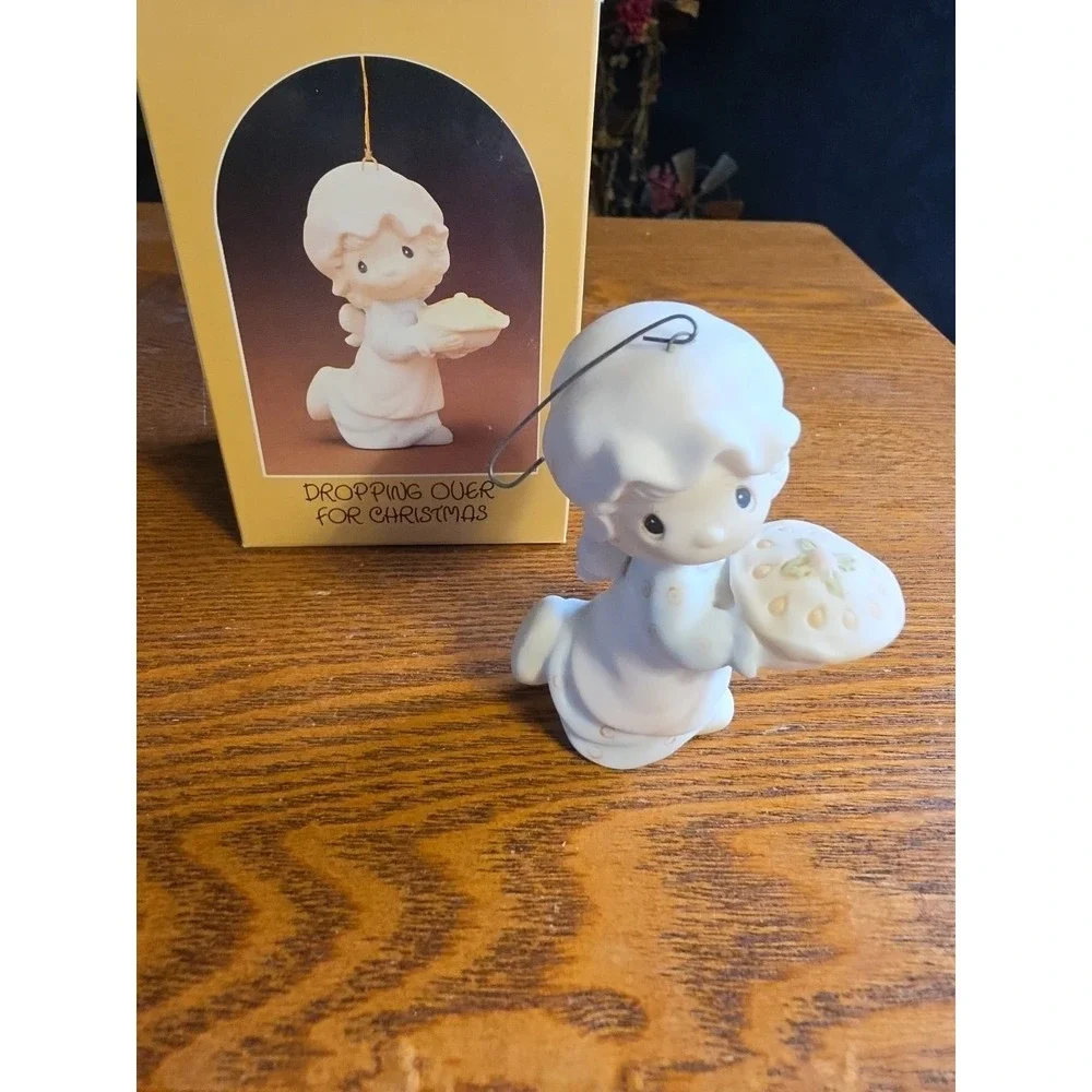 Precious‎ Moments - Dropping Over For Christmas - E-2376 - Ornament